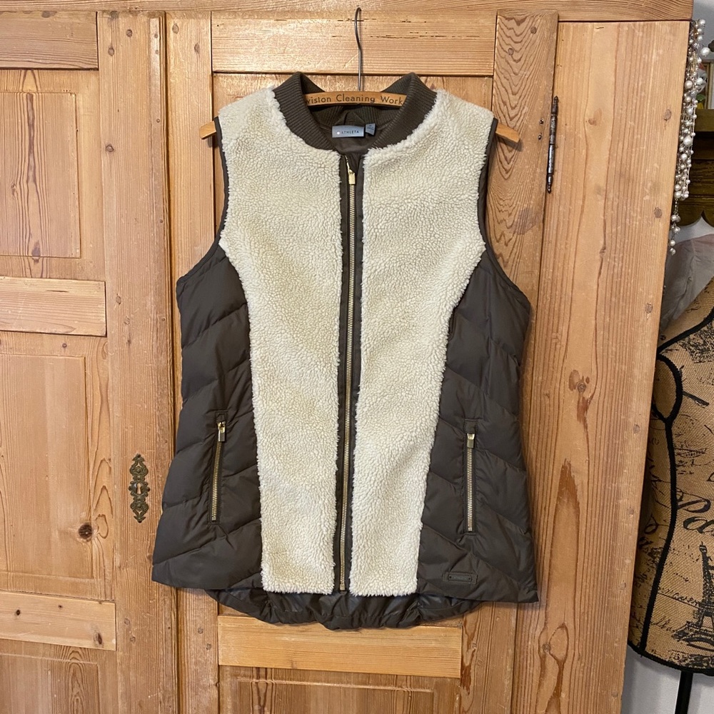 Athleta tundra vest Sherpa olive down puffer